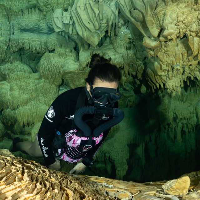 Exploration des grottes noyées de Makatea avec le Salamandre