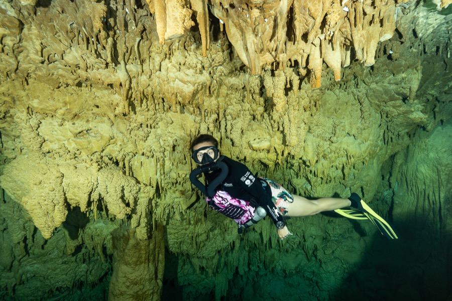 Exploration d'une île en Polynésie avec le Salamandre